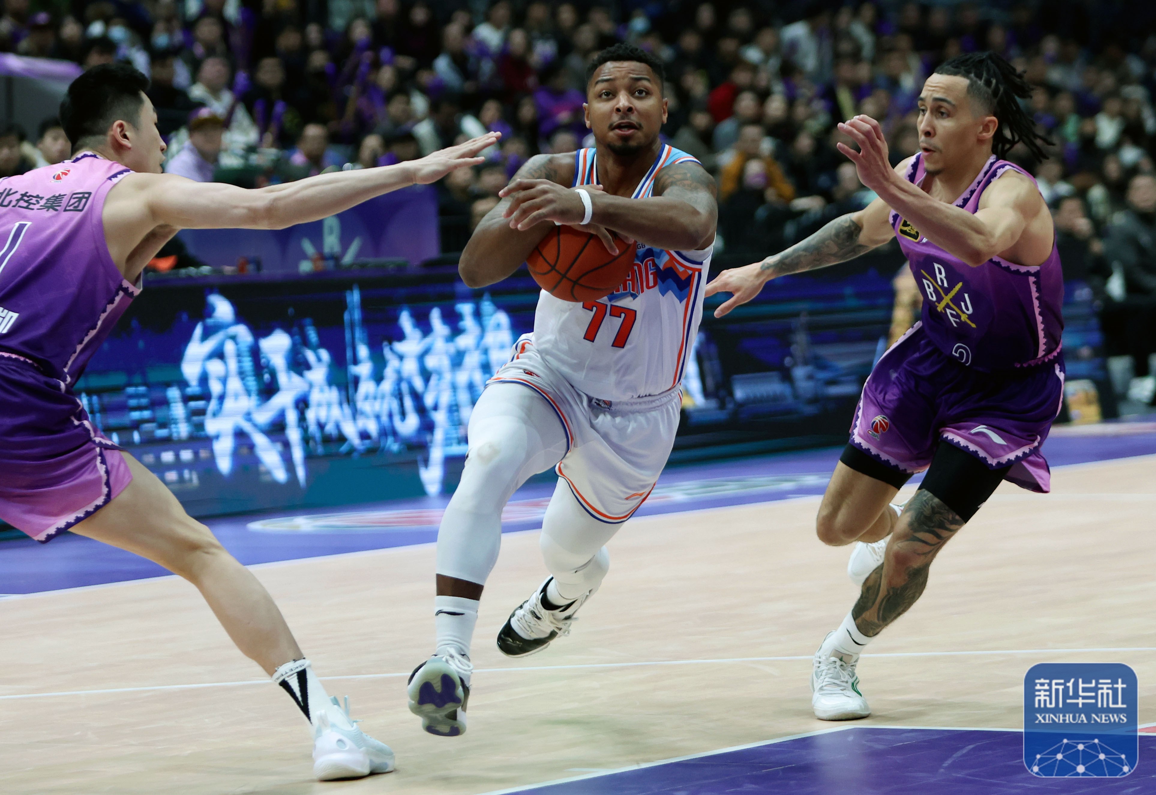 布莱顿发布备战花絮，赛前战术微调，CBA常规赛任务艰巨，控场能力受关注(曼联客战布莱顿势均力敌)